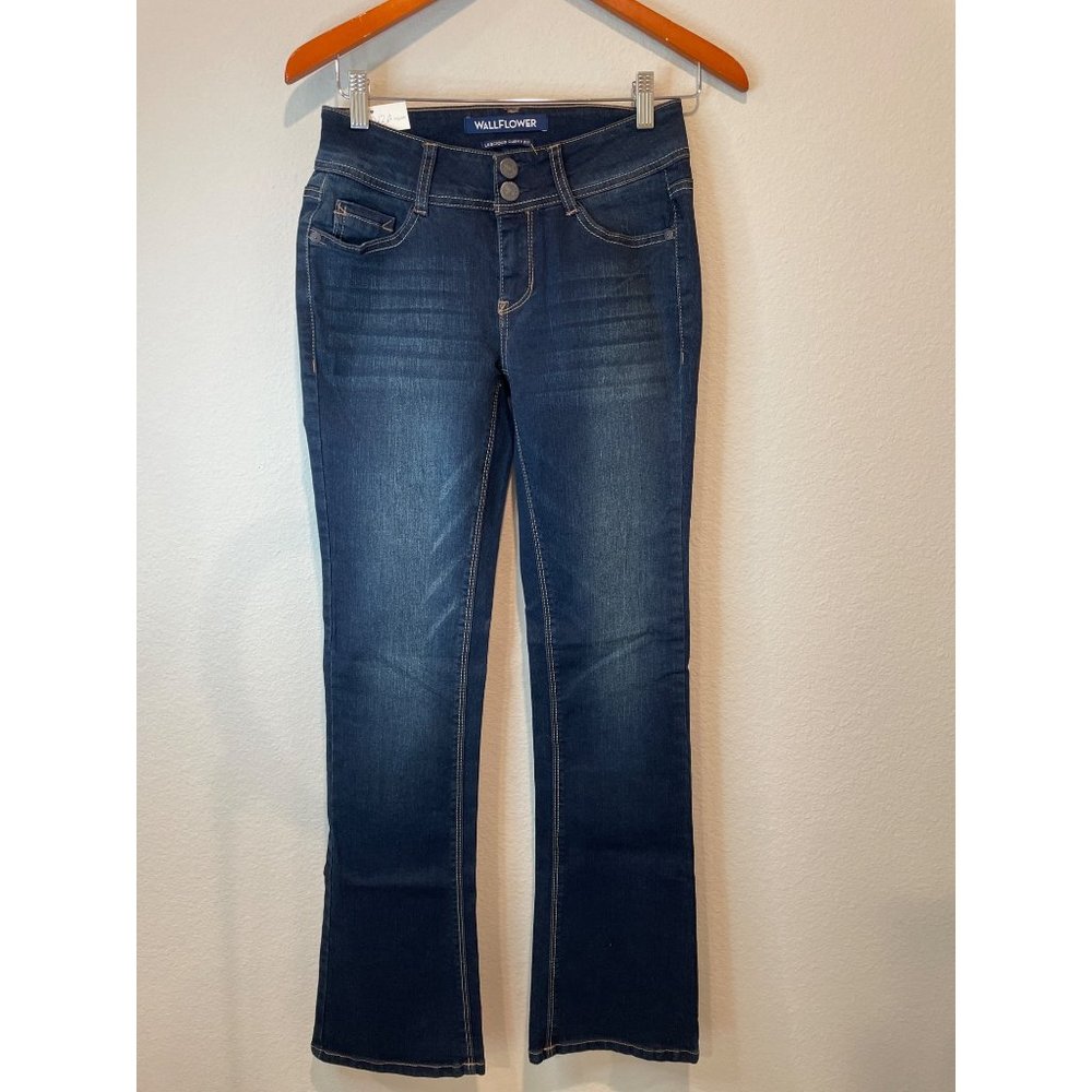 NWT Wallflower Luscious Curvy Fit Bootcut Insta Stretch Jean
